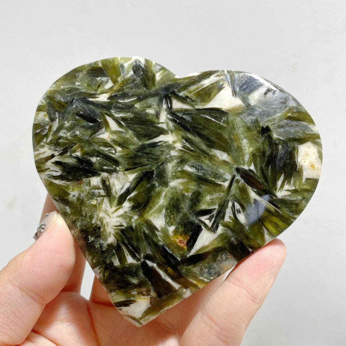12 Pieces Green Mica Mixed Quartz Heart