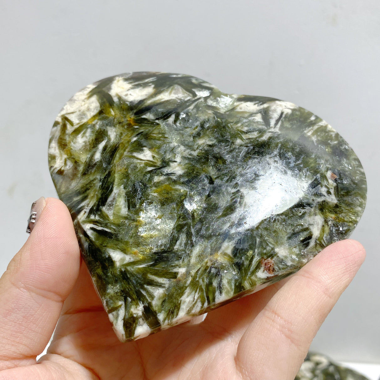12 Pieces Green Mica Mixed Quartz Heart