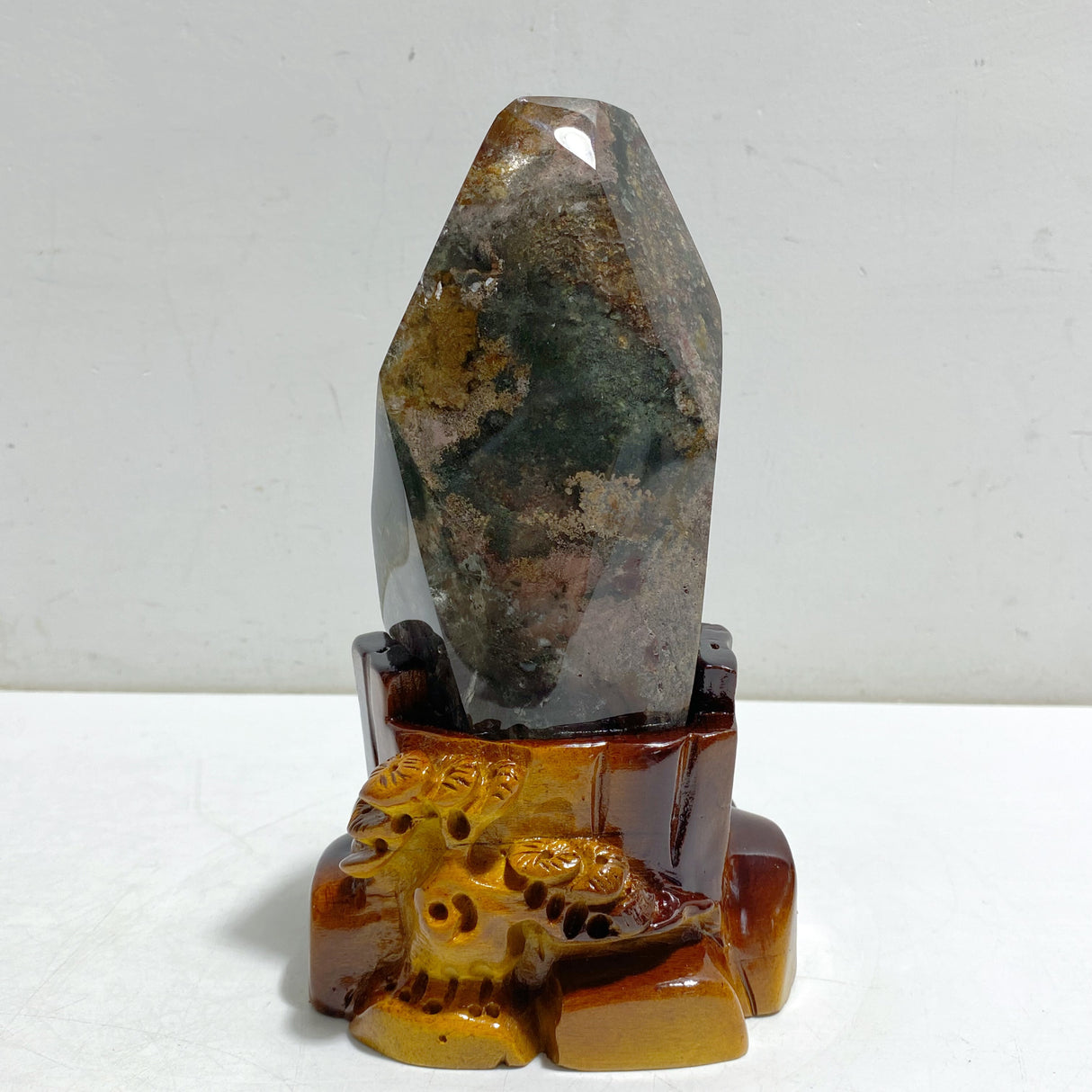 Beautiful Garden Quartz With Stand