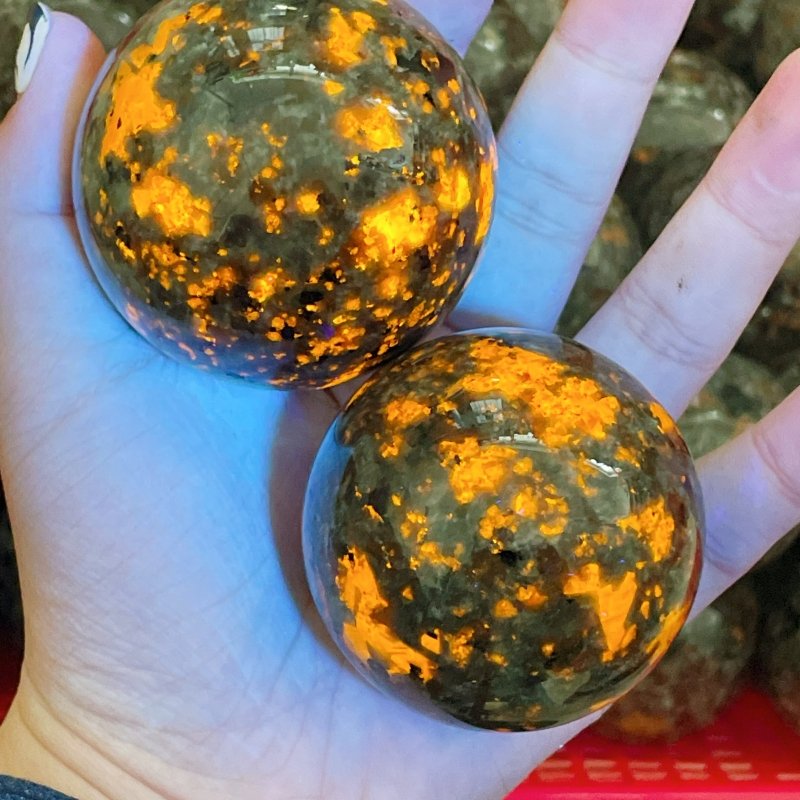 1.8-2.3in Yooperlite Spheres Wholesale (UV-Reactive)