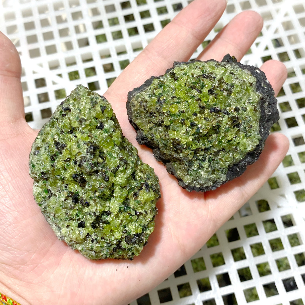 89 Pieces Raw Peridot Stone (Sea Freight Only)
