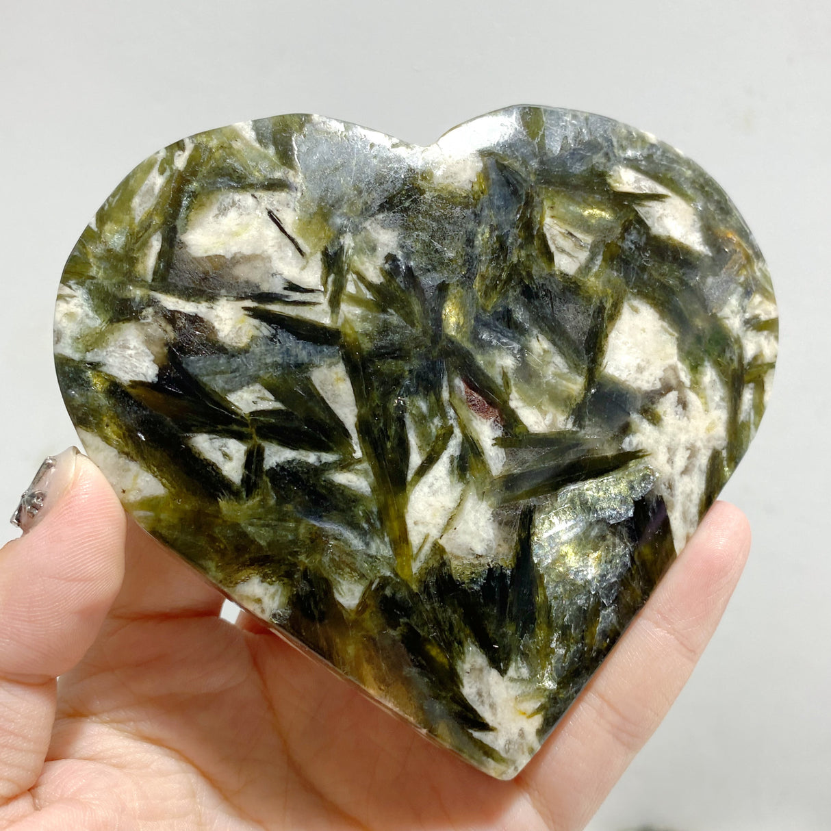 12 Pieces Green Mica Mixed Quartz Heart