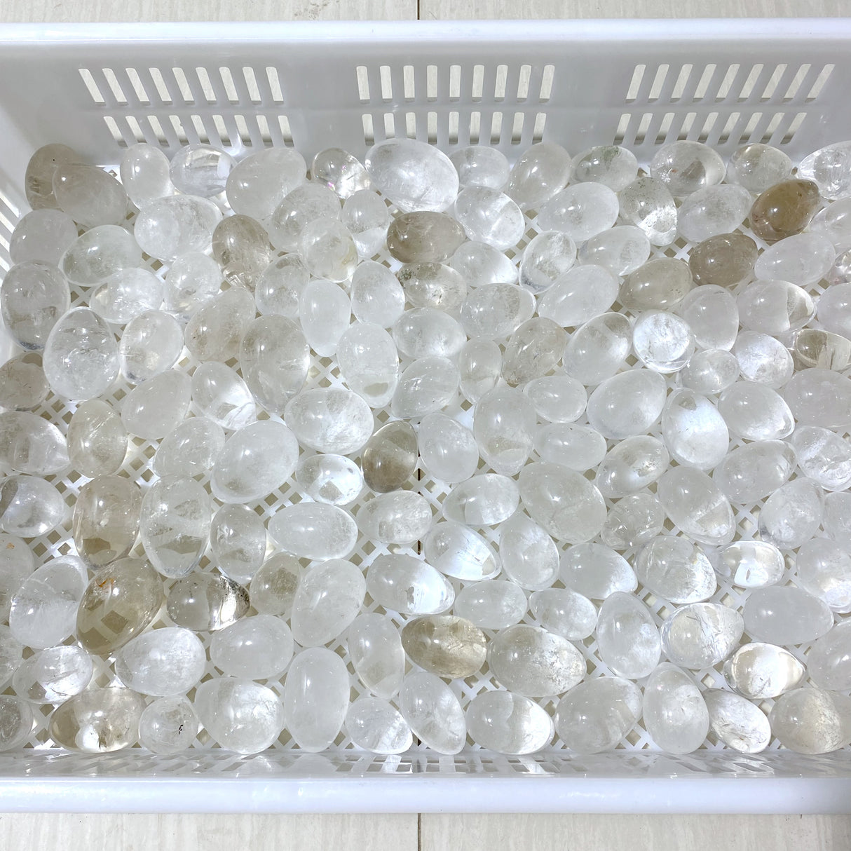 139 Pieces Clear Quartz Eggs (Sea Freight Only)