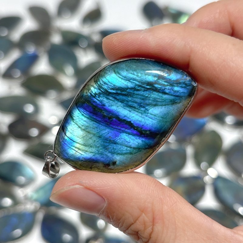 Labradorite Leaf Shape Pendant Wholesale - Wholesale Crystals