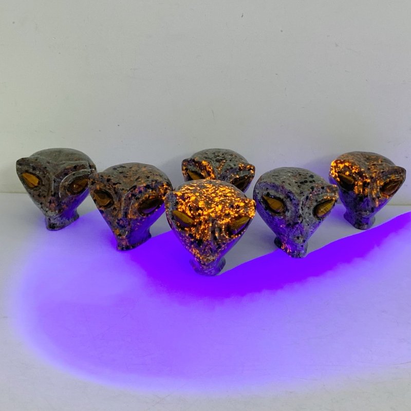 Yooperlite Alien Carving Wholesale (UV - Reactive) - Wholesale Crystals