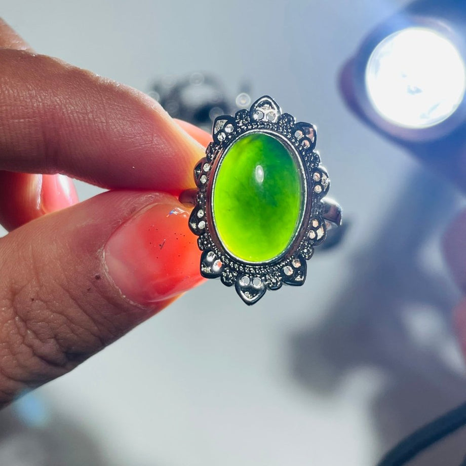 Apple green oval chalcedony ring, Oval gemstone silver ring | Gemstones, Chalcedony  ring, Chalcedony jewellery